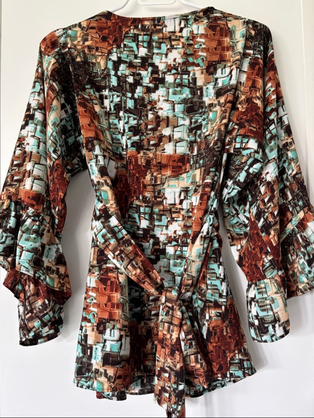NWOT Betsey Johnson geometric print blouse - Picture 6 of 9